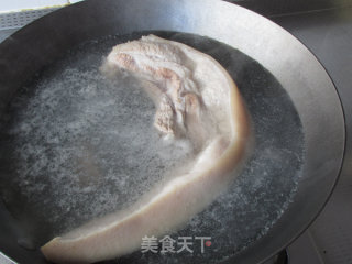【河南】梅干菜回锅肉的做法步骤：1