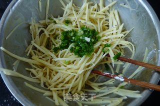 【广东】香葱土豆丝的做法步骤：3