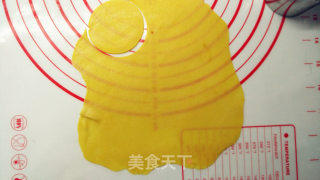 蜂恋花挤挤小面包的做法步骤：7