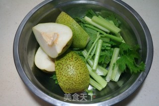 【北京】甜梨芹菜汁的做法步骤：2