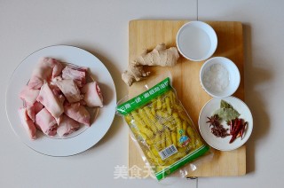 【四川】泡椒猪蹄的做法步骤：1