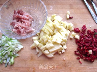 【山东】土豆炸酱面的做法步骤：2