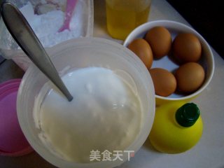 酸奶戚风淋面蛋糕的做法步骤：2