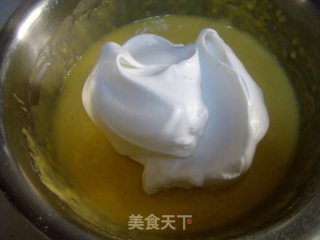 酸奶戚风淋面蛋糕的做法步骤：6