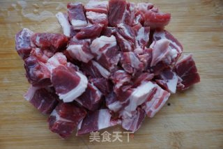 【天津】咖喱牛肉饭的做法步骤：1