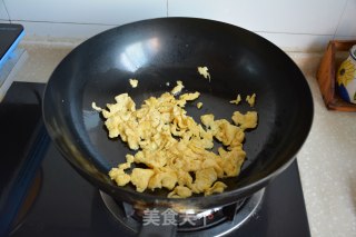 【台州】香肠蚕豆炒蛋的做法步骤：4
