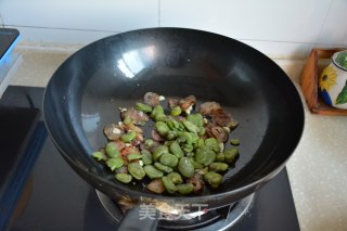 【台州】香肠蚕豆炒蛋的做法步骤：6