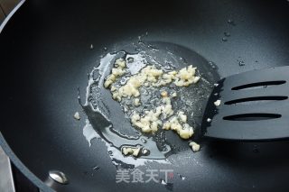 【广东】彩蔬炒鳄鱼肉的做法步骤：3