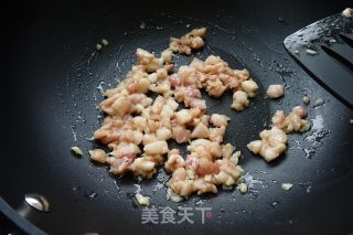 【广东】彩蔬炒鳄鱼肉的做法步骤：4