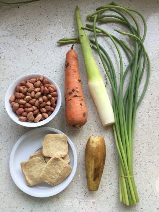 【常德】糖醋时蔬花生米的做法步骤：1