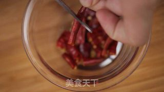 一只鸡的诱惑——麻辣鸡的做法步骤：2