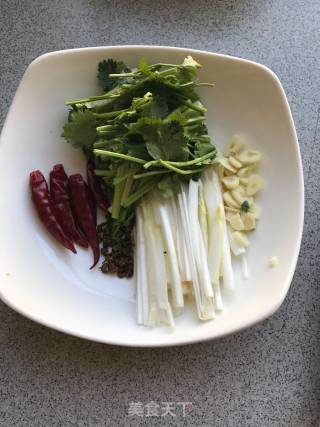 炝拌豆腐皮的做法步骤：3