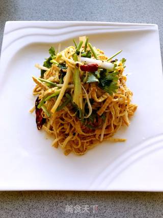 炝拌豆腐皮的做法步骤：7