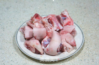 【义乌】黄豆炖猪蹄的做法步骤：1