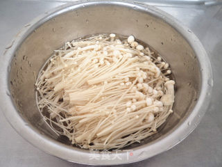 【天津】金针菇烧豆腐的做法步骤：1