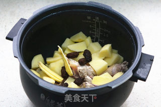 【义乌】香菇土豆焖鸡的做法步骤：8