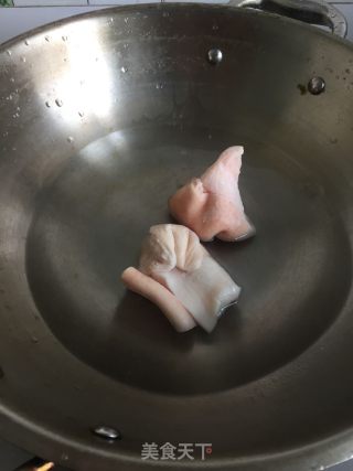 【温州】香菇黄豆猪皮冻的做法步骤：2