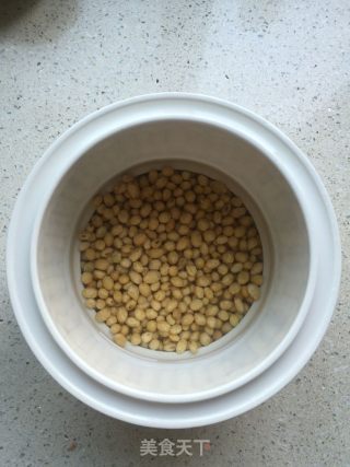 【温州】香菇黄豆猪皮冻的做法步骤：4