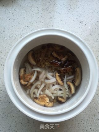 【温州】香菇黄豆猪皮冻的做法步骤：5