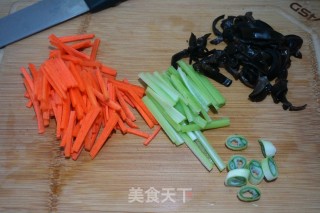 【北京】鸡蛋干炒三丝的做法步骤：2