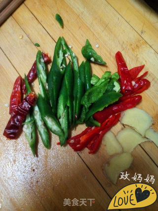 【山东】辣炒钉螺的做法步骤：2