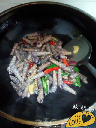 【山东】辣炒钉螺的做法步骤：4