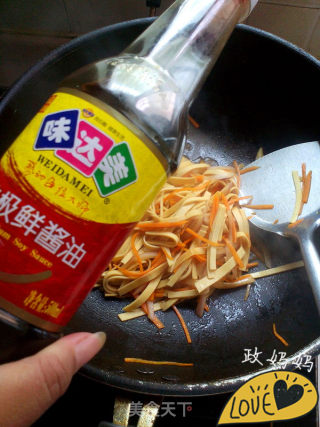 【山东】胡萝卜炒豆皮的做法步骤：6