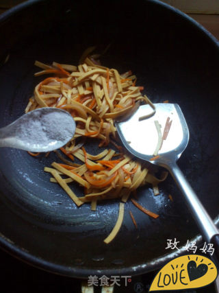 【山东】胡萝卜炒豆皮的做法步骤：7