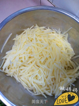 【山东】土豆丝小白菜汤的做法步骤：1