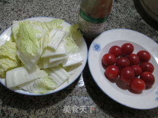 【宁波】圣女果炒白菜的做法步骤：1
