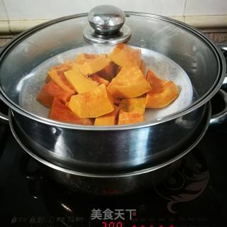 椰丝奶酪南瓜派的做法步骤：4