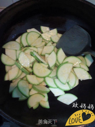 【山东】角瓜炒虾仁的做法步骤：5
