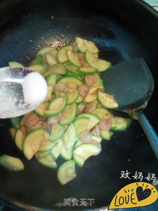 【山东】角瓜炒虾仁的做法步骤：9