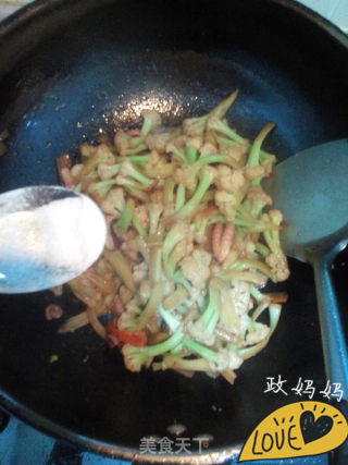 【山东】章鱼炒菜花的做法步骤：9