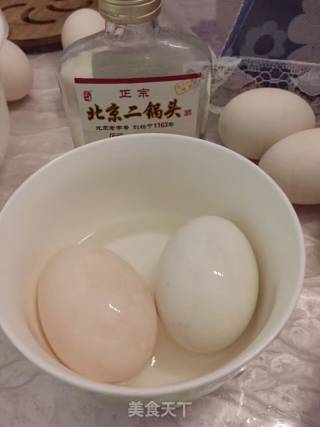 自制咸鸭蛋的做法步骤：2