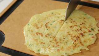 葱香土豆丝蛋饼的做法步骤：5