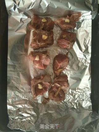 孜然烤肉（扇子骨）的做法步骤：1