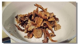 菌香椒鸡的做法步骤：6