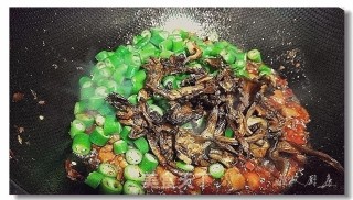 菌香椒鸡的做法步骤：13
