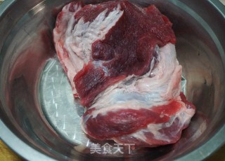 西红柿牛腩炖土豆的做法步骤：1
