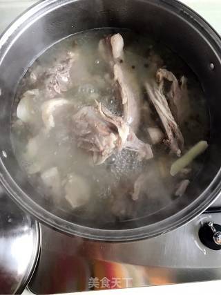 清炖羊肉汤的做法步骤：4