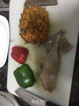 青椒炒鱿鱼的做法步骤：1