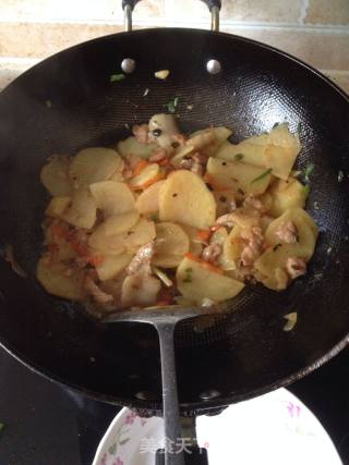土豆片炒五花肉的做法步骤：11