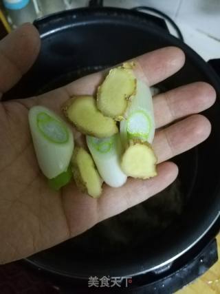 电压力锅酱牛肉的做法步骤：3
