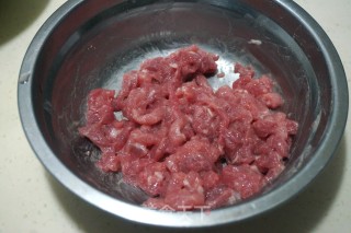 牛肉青蒜豆腐丝的做法步骤：2