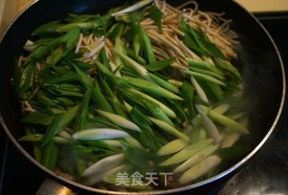 牛肉青蒜豆腐丝的做法步骤：6