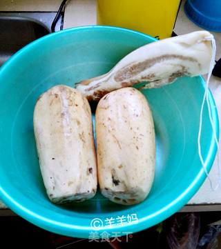 广式腊肉焖莲藕的做法步骤：1