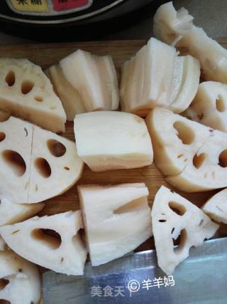 广式腊肉焖莲藕的做法步骤：2