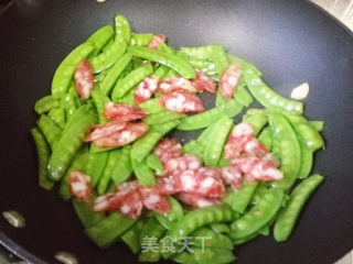 荷兰豆炒腊肠的做法步骤：8