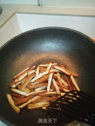 韭菜炒豆干的做法步骤：4